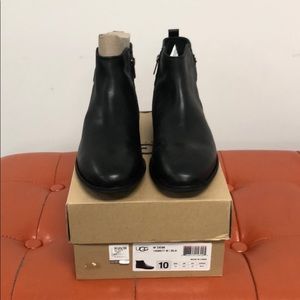 UGG Women's Black Leather Chelsea Ankle Boots